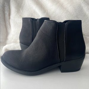 Soda Black Ankle Boots